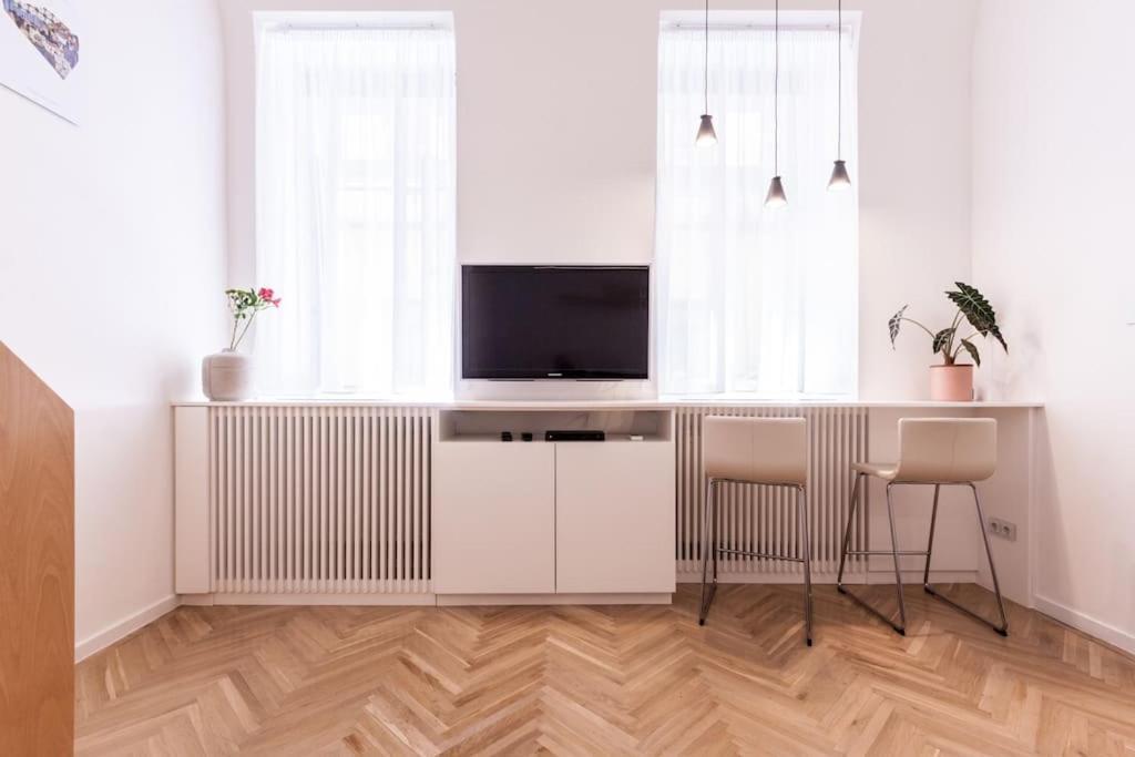 Eszter'S Lovely Downtown Apartment ブダペスト エクステリア 写真